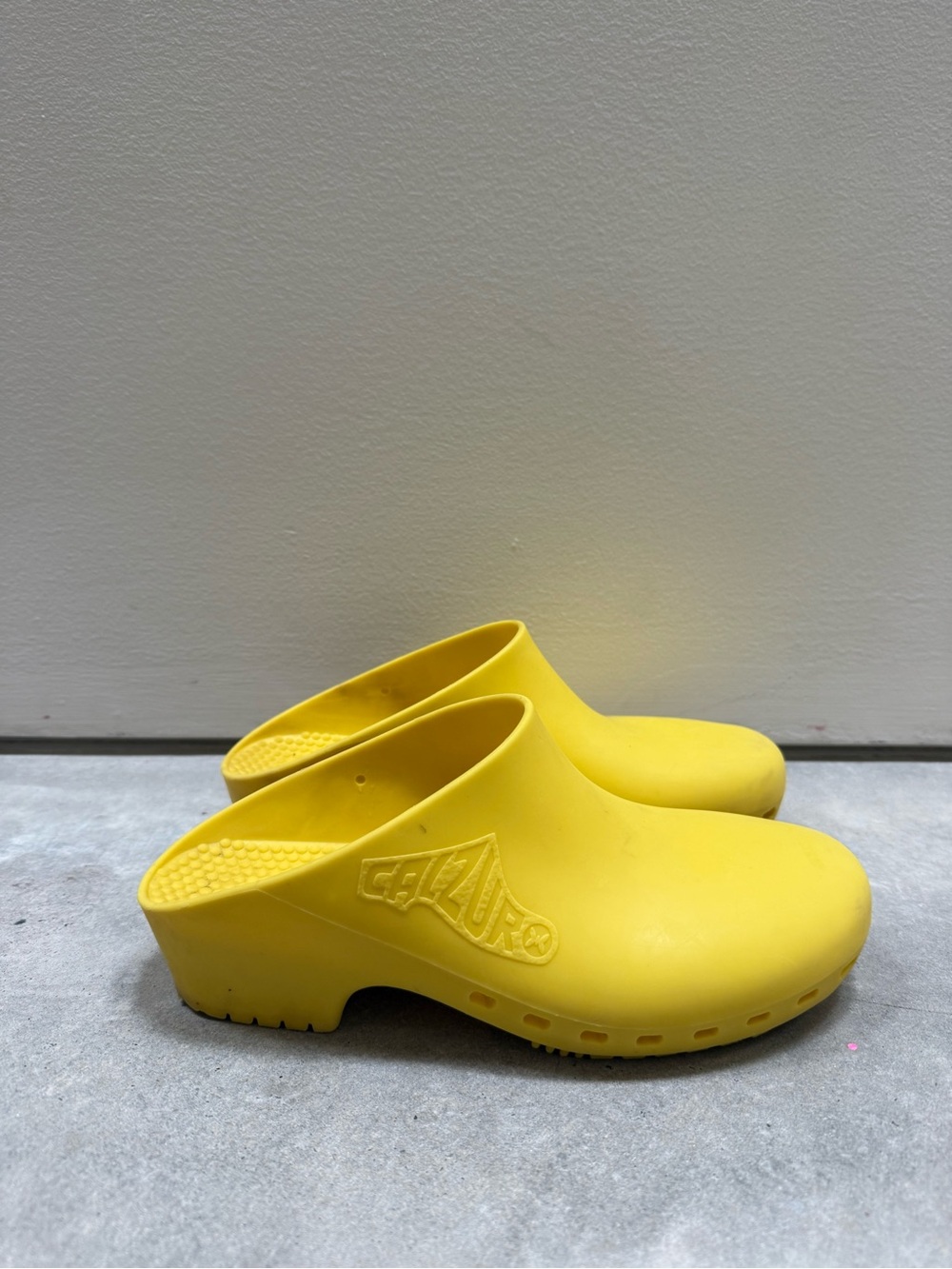 Calzuro yellow Clogs